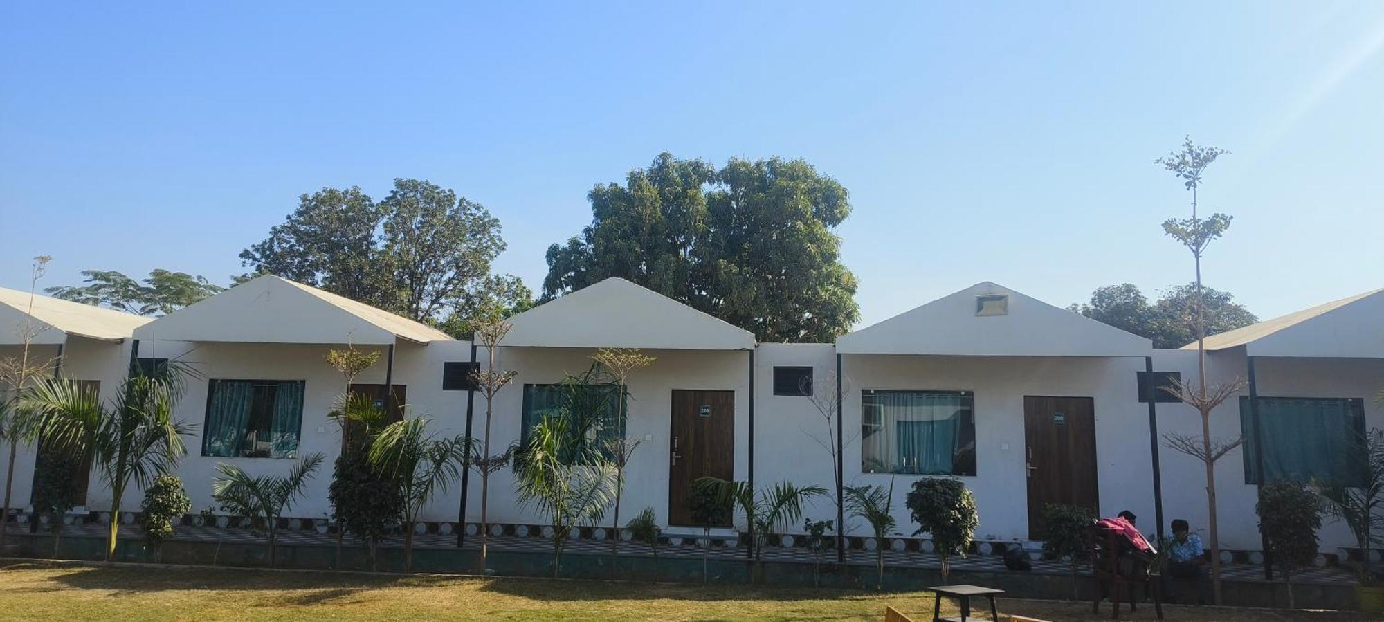 Long Drive And Resaurt Hotel 4*